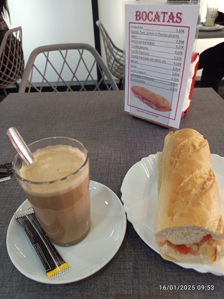Bar estacio — Comida y bebida
