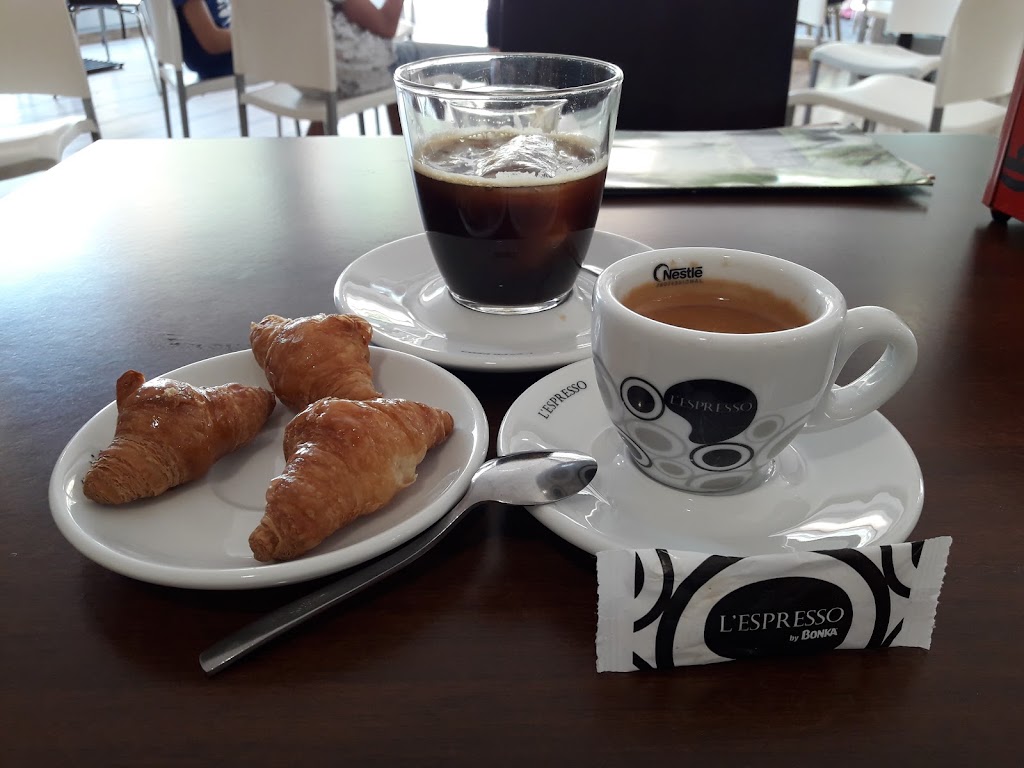 Cafe Bonsai Bar — Comida y bebida