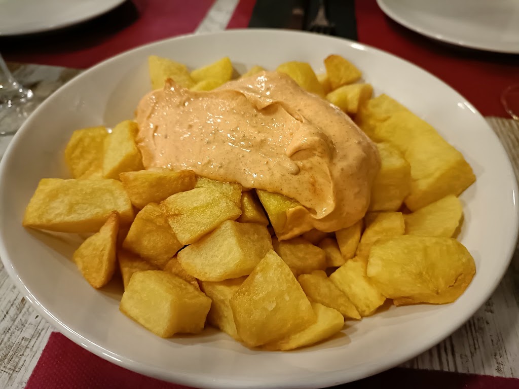 Bar Cadi — Comida y bebida
