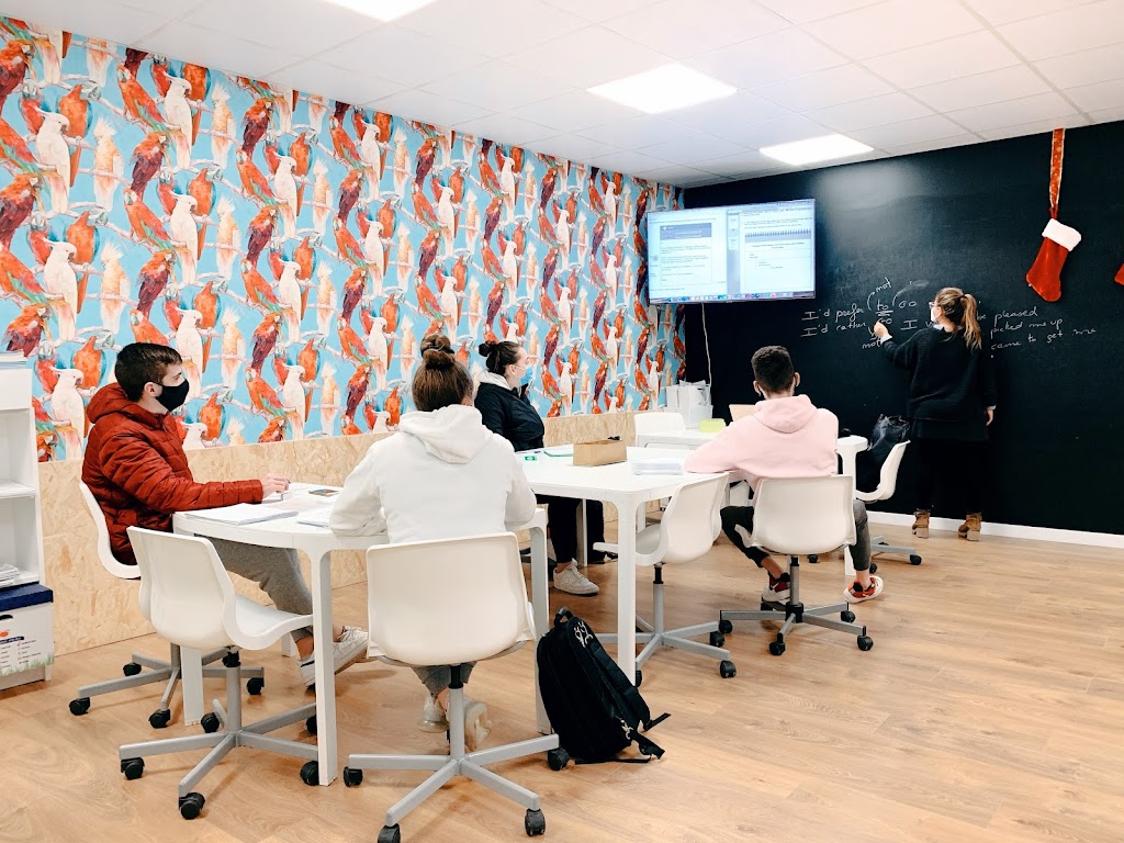 Speak to the world * Escola d'angles