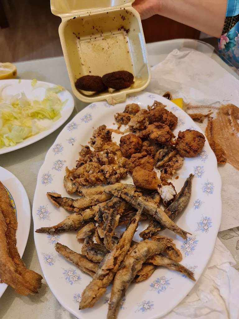 Freiduria El Puerto — Comida y bebida
