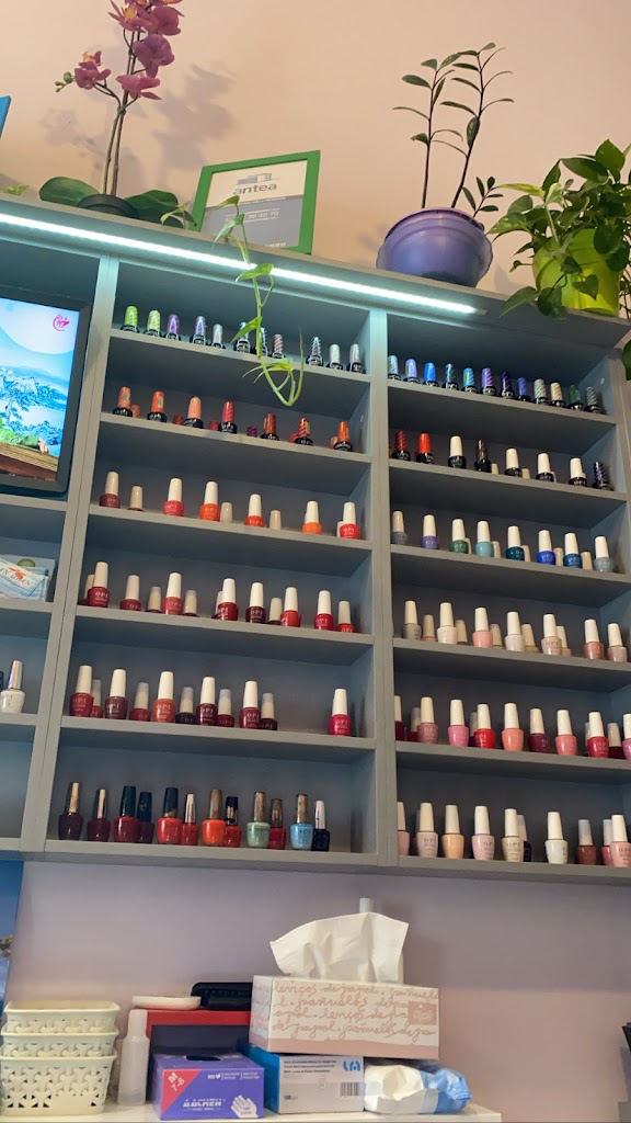 Qian Qian Beauty Salon — Interior