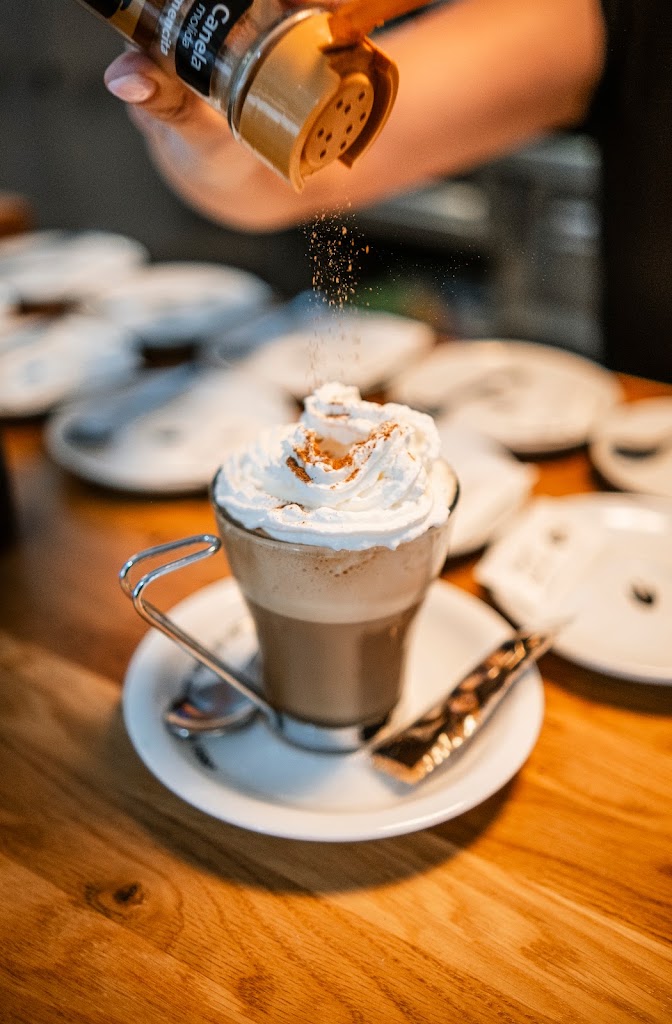 Oro Negro Cafe Bar — Cafe