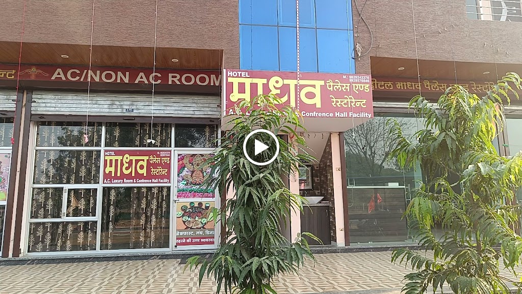 Hotel Madhav Palace