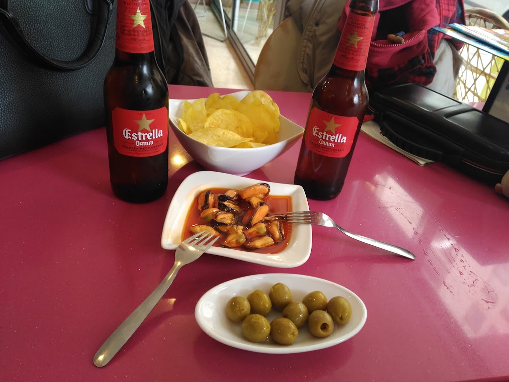 SWEET HOME CAFE — Comida y bebida