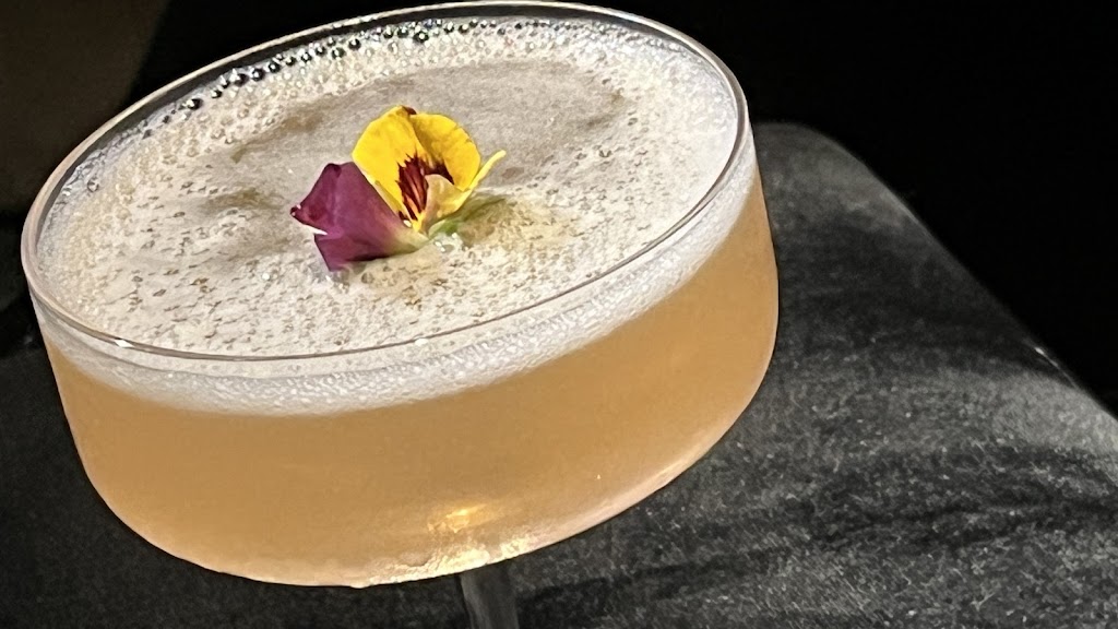 1920 Piano Bar — Comida y bebida