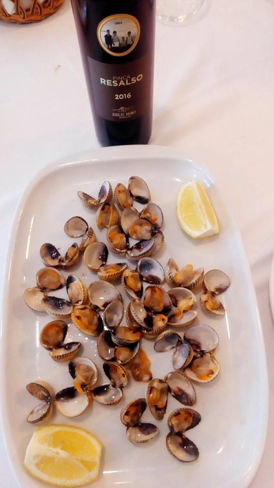 La TaTa Antigua taberna-enoteca — Comida y bebida
