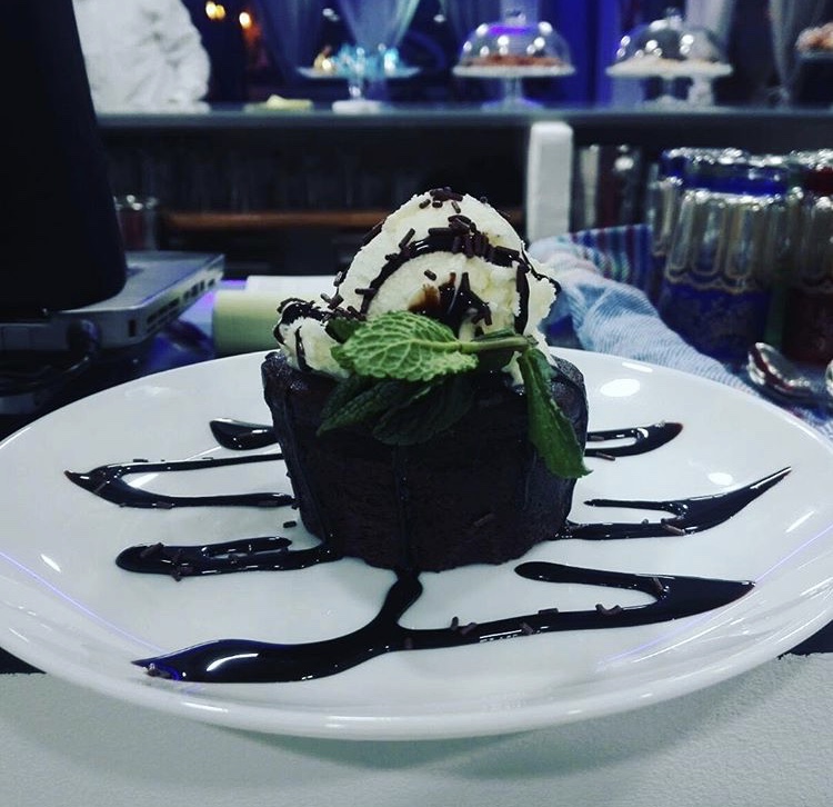 Chillax Lounge — Comida y bebida
