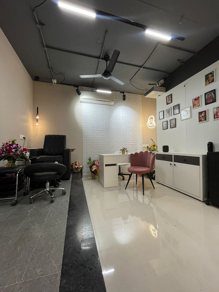 Delnaaz Beauty Salon And Makeup Bridal Services Hair And Skin Services Makeup And Hair Salon Academy