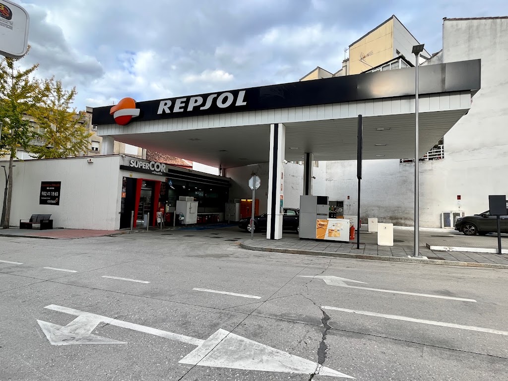 Estacion de Servicio Repsol — Exterior