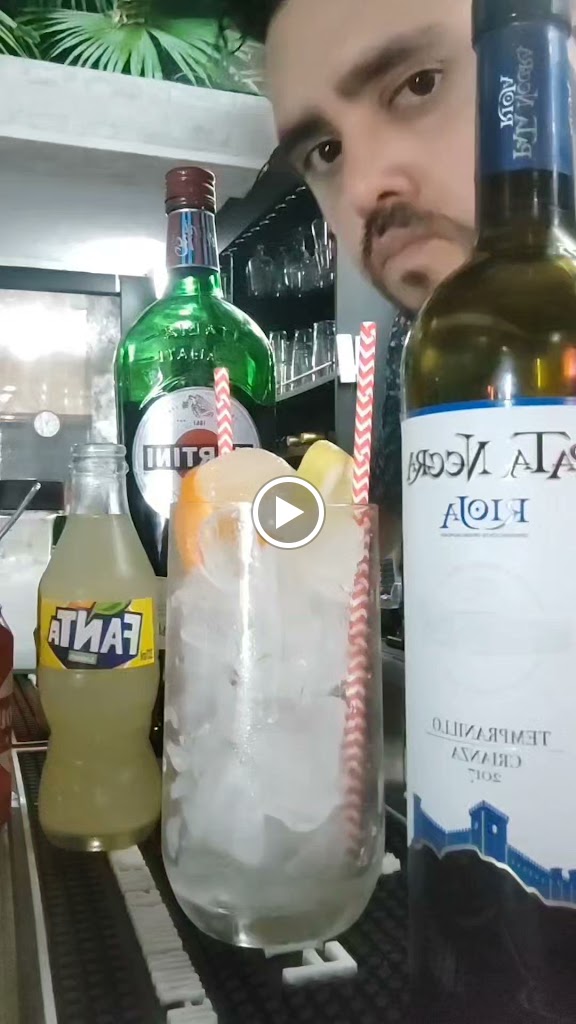 Bar & Cafe Ron Damon — Videos