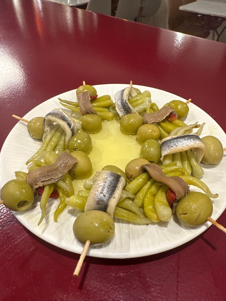 Burdeos Castro Urdiales — Comida y bebida