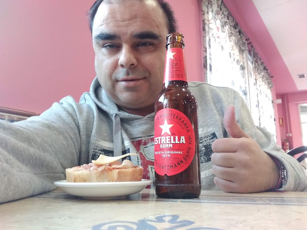 Bar Mireia Bocadillos y Tapas Variadas — Comida y bebida