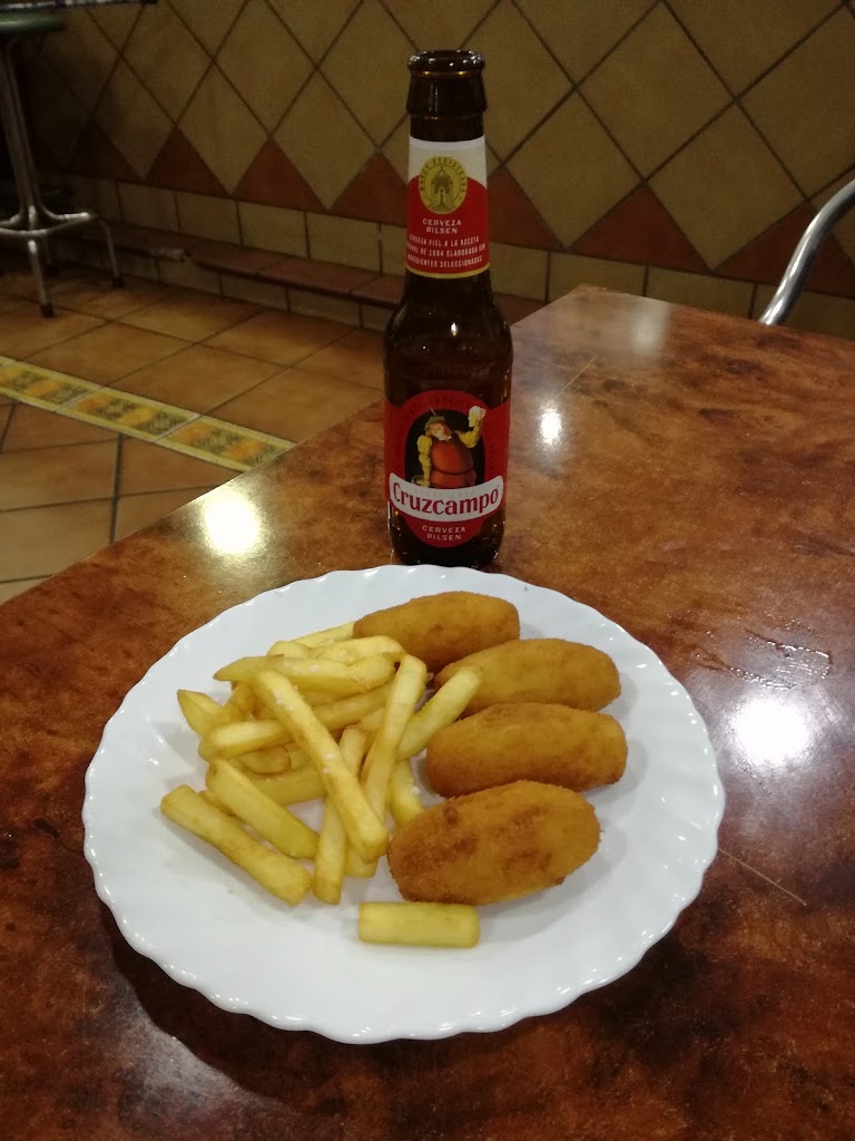 Cerveceria El rey del botellin — Comida y bebida