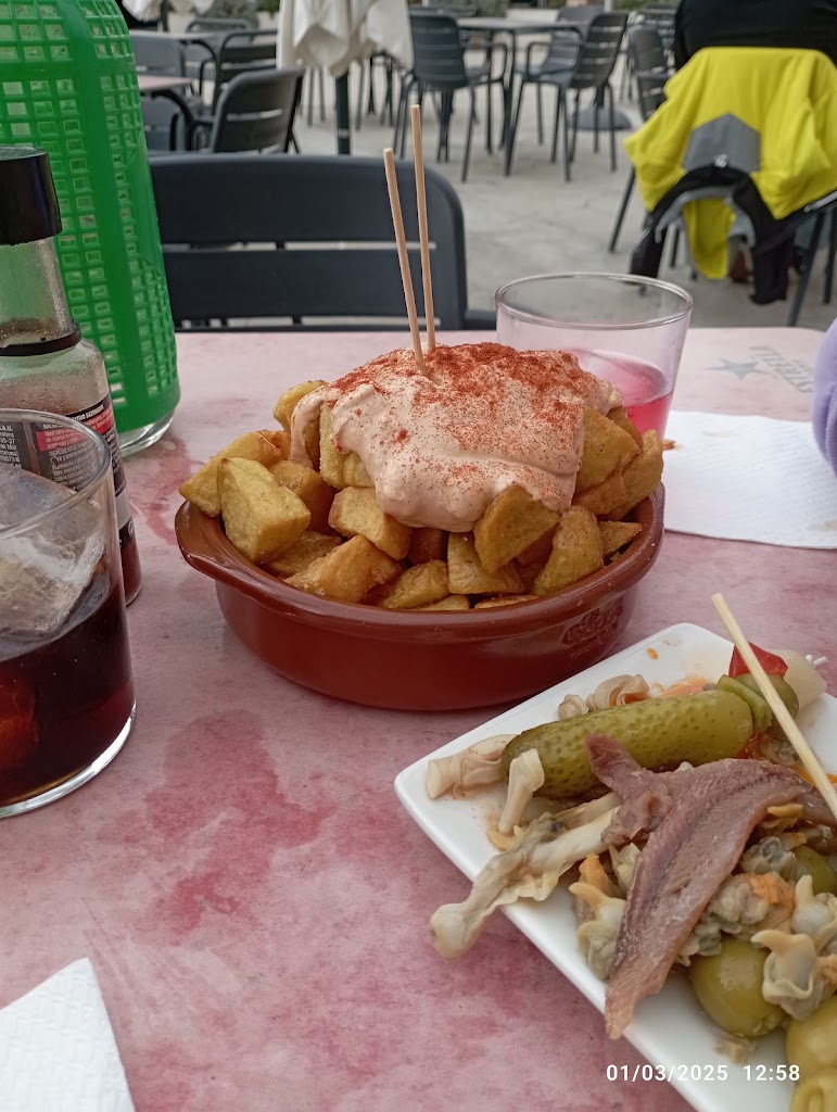 La Lira - Lo Cau de la Reina — Comida y bebida