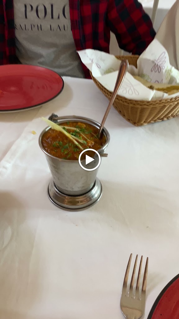 "Samrat" Restaurante Hindu — Videos