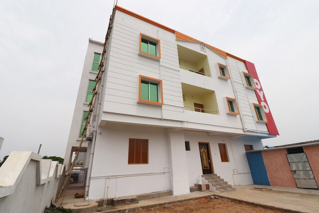 Oyo Flagship 29602 Shine Inn