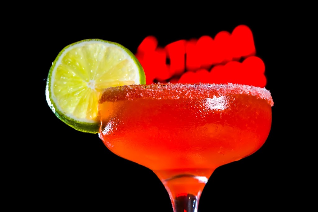 Malcriado Bar & Restaurante: Sabores Latinos y Mediterraneos — Comida y bebida