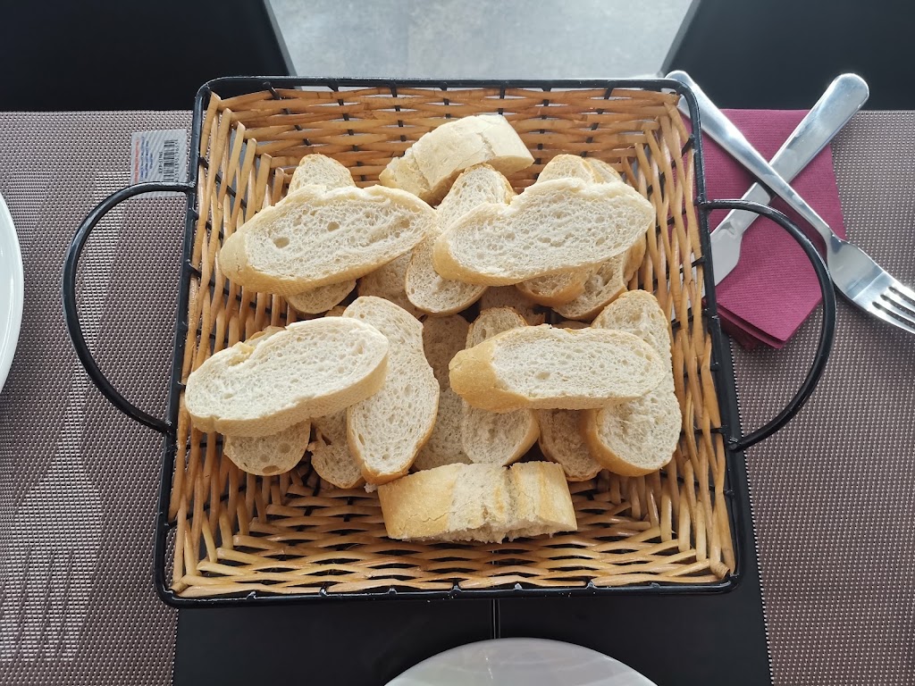 Yum cerveceria cafeteria — Comida y bebida
