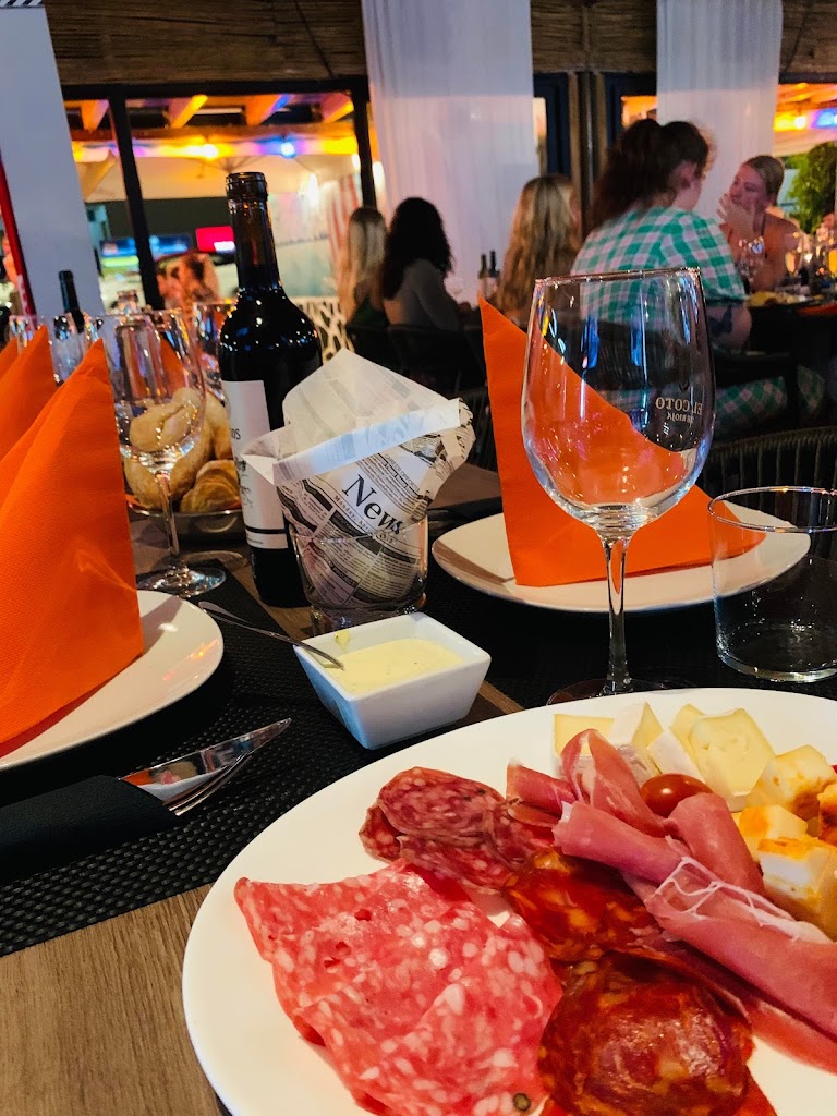 SA*WAD*DEE by J.A. Sports & Friends — Comida y bebida
