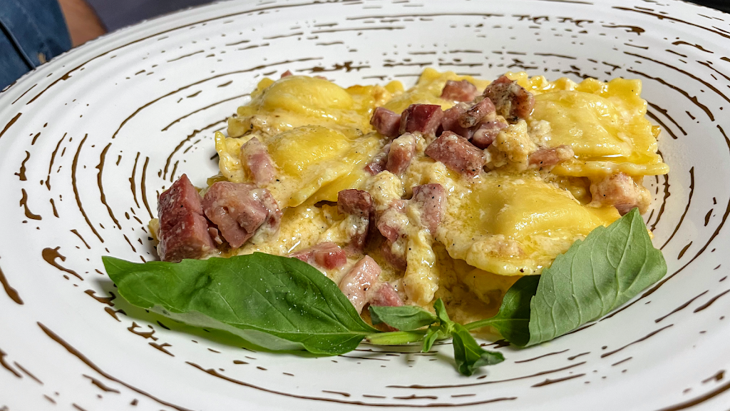 Pizzeria Novobar — Comida y bebida