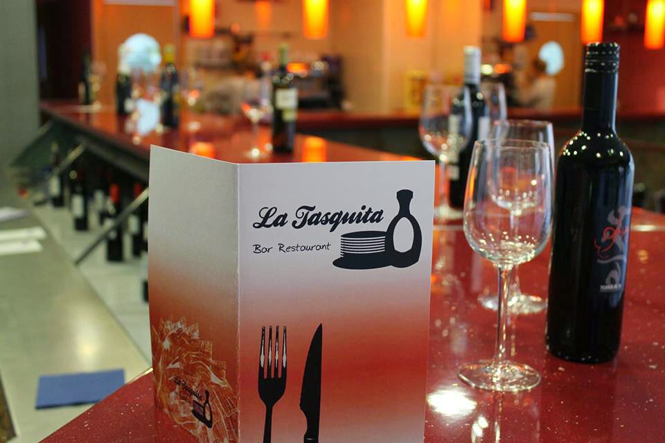 La Tasquita del Tenis - Bar Restaurant — Comida y bebida