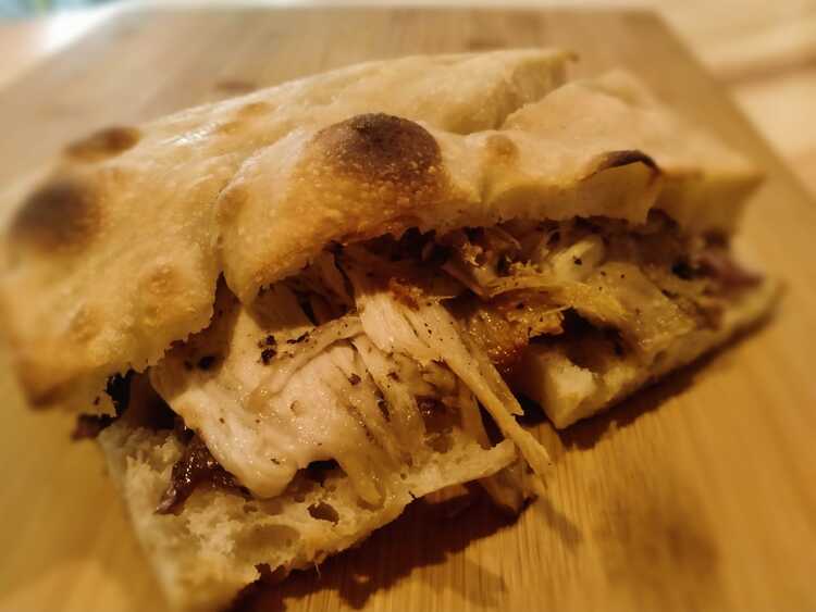 Pizzeria Mezzometro — Comida y bebida