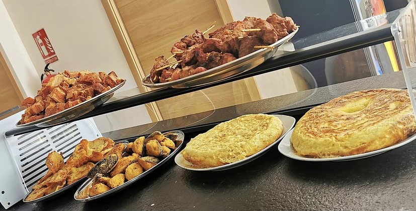 Bar Cafeteria Jarana — Comida y bebida