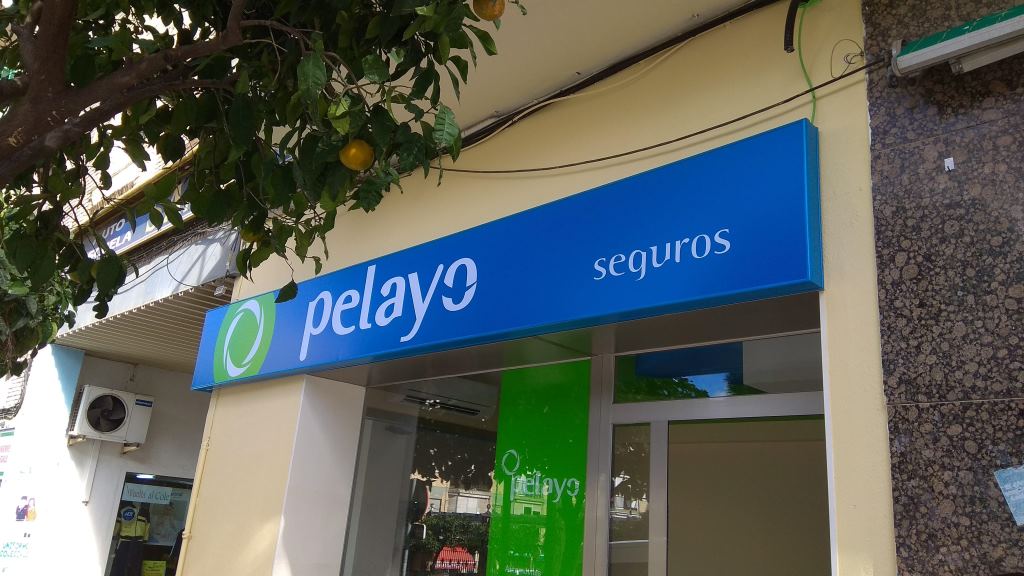 Oficina Seguros Pelayo — Exterior