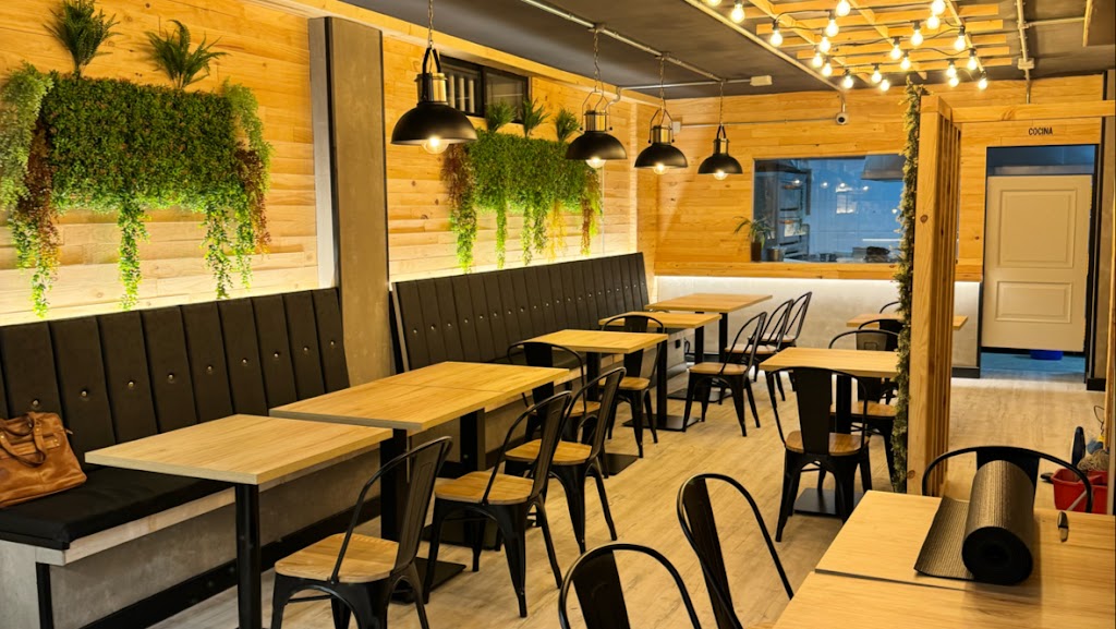 LA FIORENTINA PIZZERIA — Ambiente