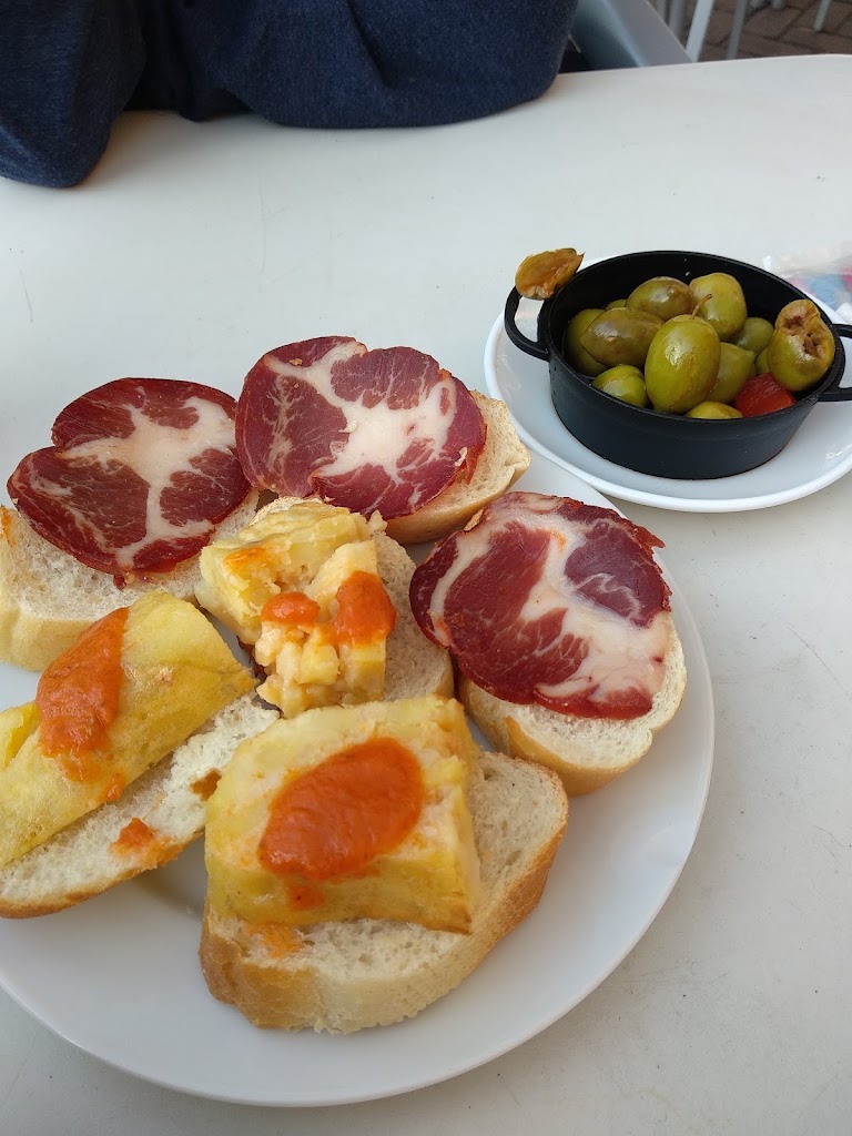 La Taberna de Irene — Comida y bebida