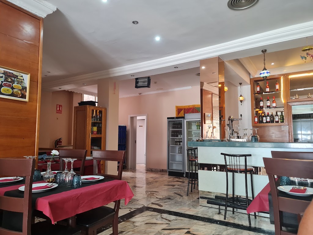 Taj Tandoori Torremolinos — Ambiente