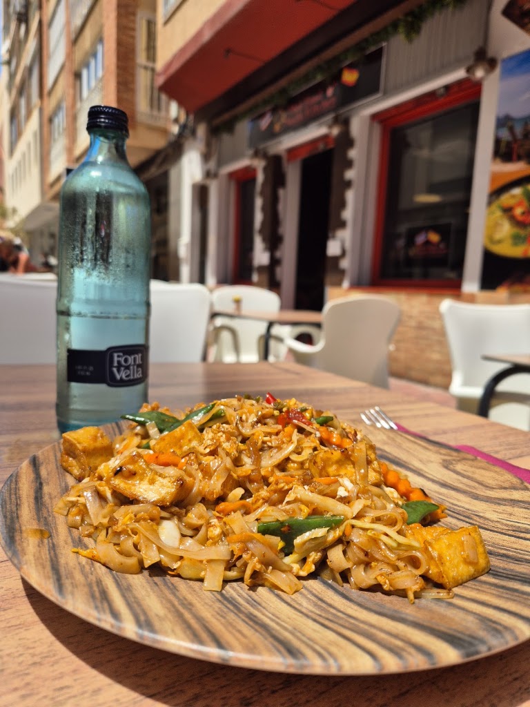 Thai Food Khon Kaen — Comida y bebida