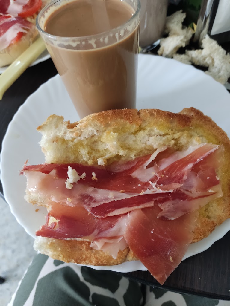 Cafeteria y Pasteleria Nuestra Senora del Rocio — Comida y bebida