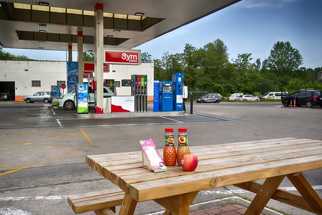Gasolinera y Supermercado 24 horas Sym Sarria — Estacion de servicio