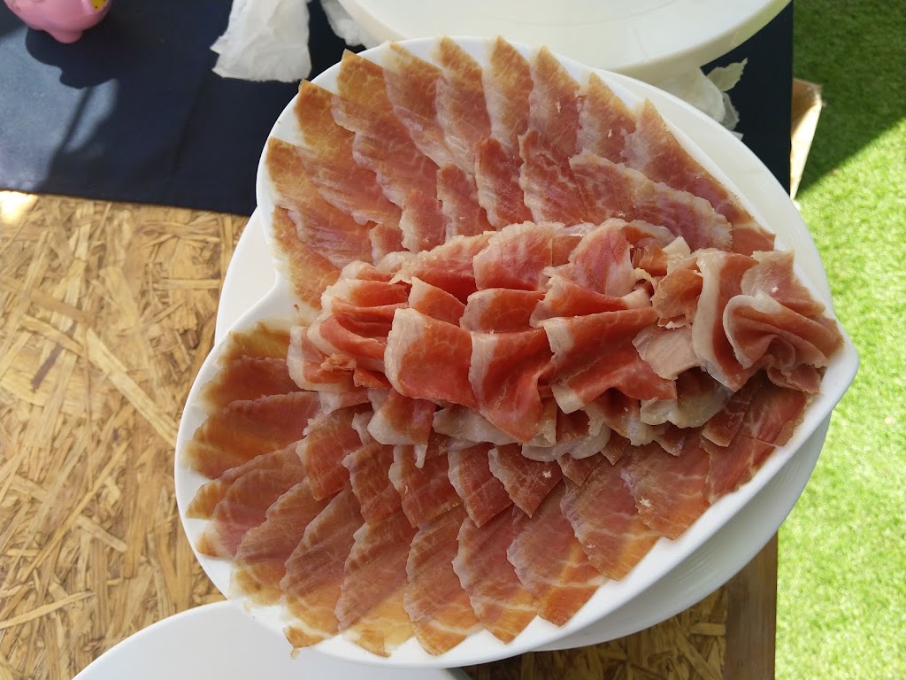 Jardines Lopez Linares — Comida y bebida