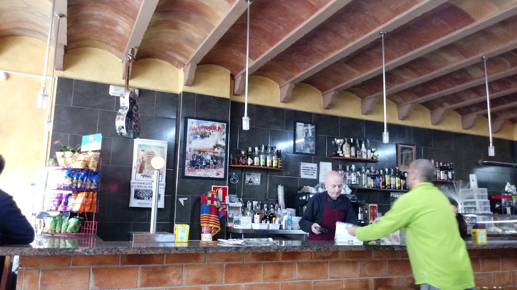 Bar Montserrat (Cal Guitarra) — Ambiente