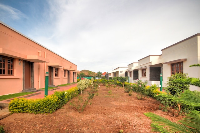Oyo 48373 Sri Darshanam Homes