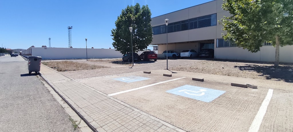 Aparcamiento Discapacitados(X2 junto centro salud)