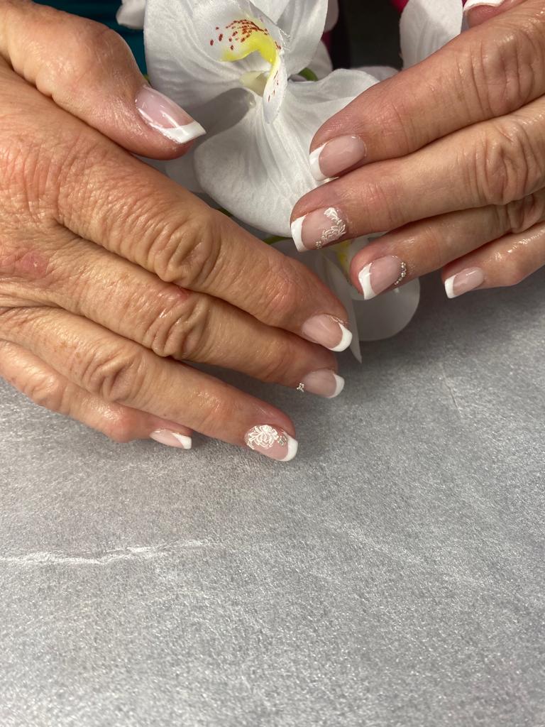 Beauty to go Tomares — Manicura