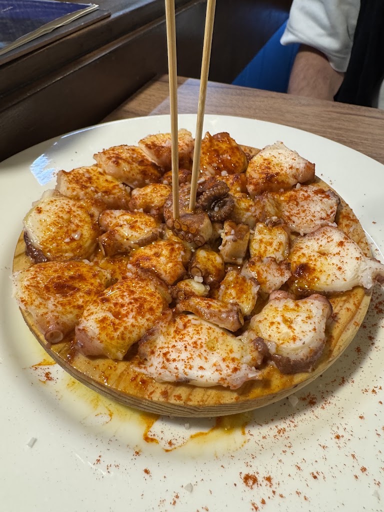 La Lonja del Lar Gallego — Comida y bebida
