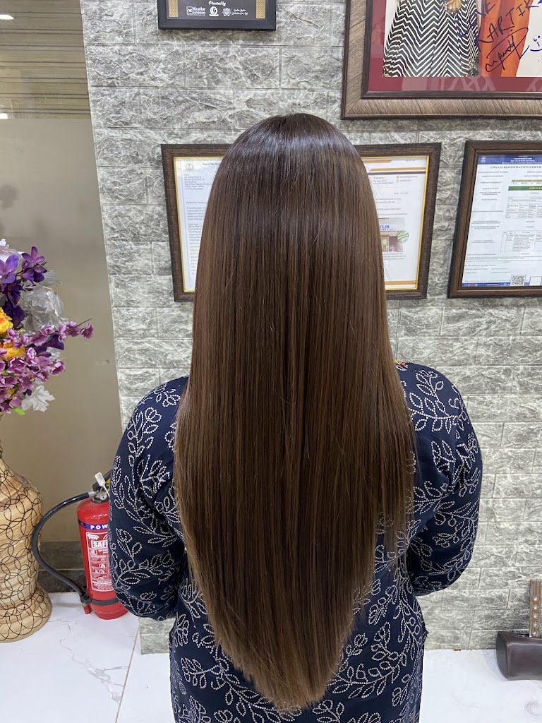 Skylin Makeover Salon By Kartikki Jooshi