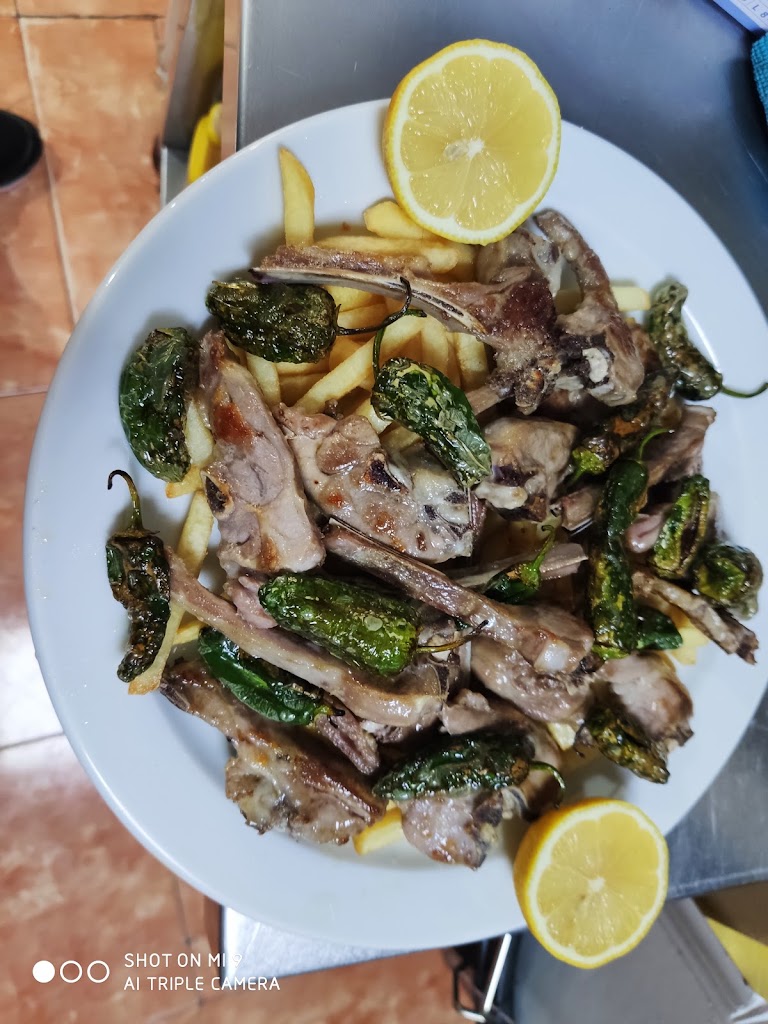 El vazito bar — Comida y bebida