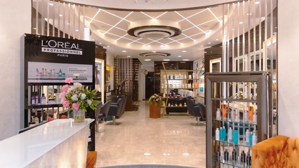 Tres Chic Unisex Salon