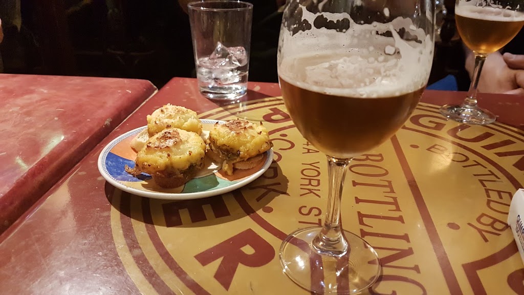 Dublin Irish Pub — Comida y bebida