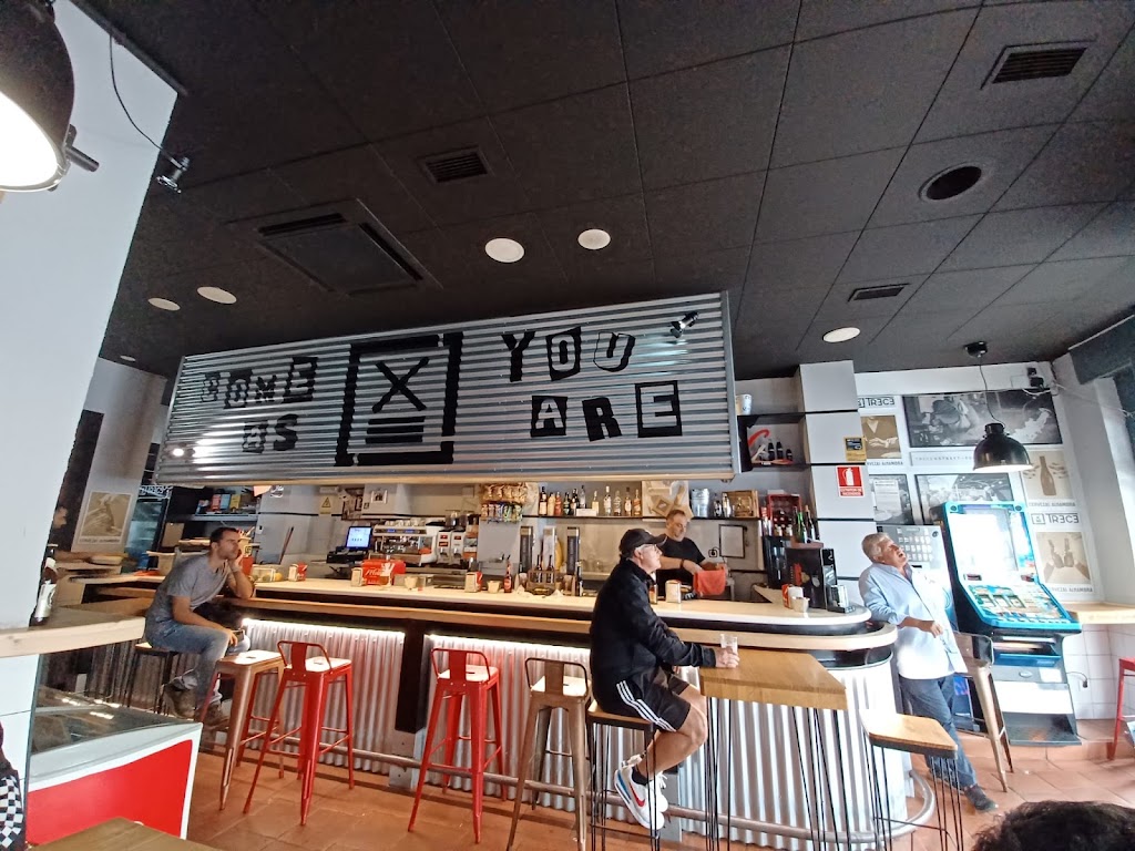 Trece Street Food — Ambiente