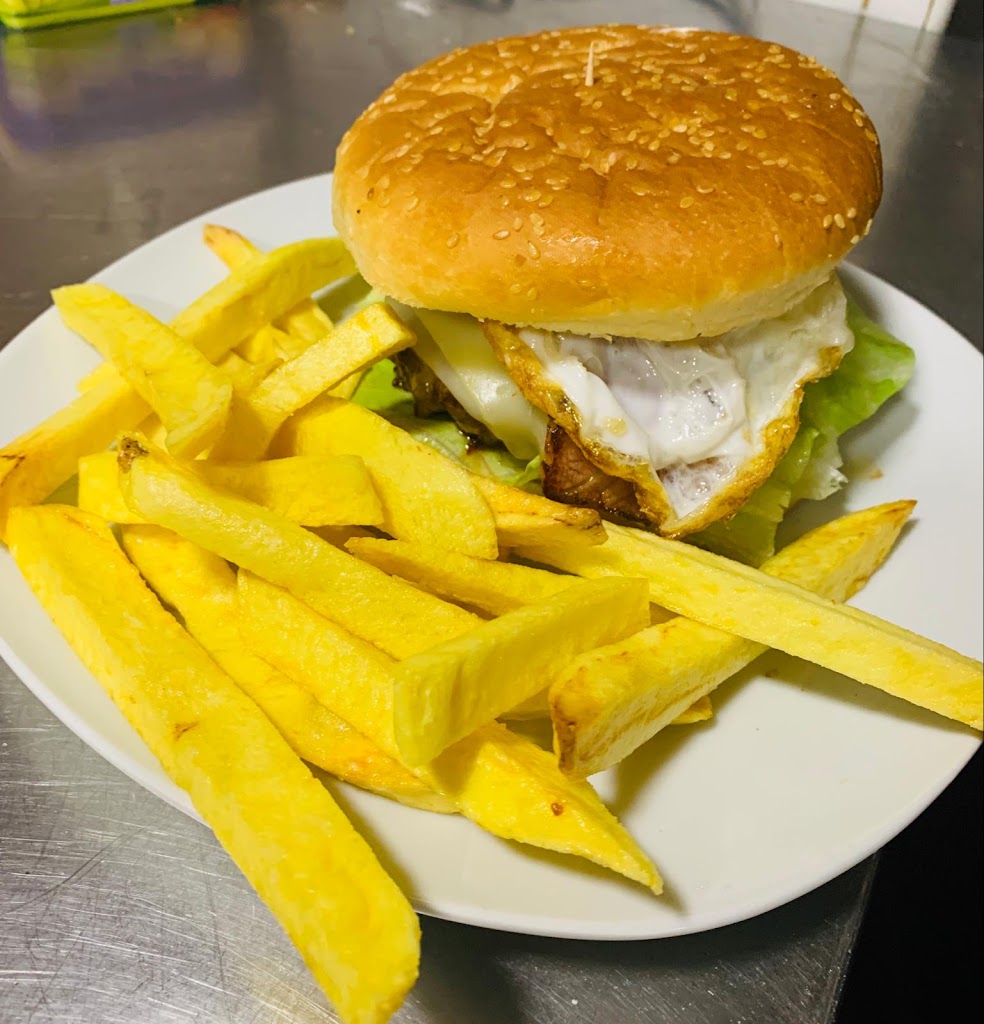 La Alacena Cafe Bar — Comida y bebida