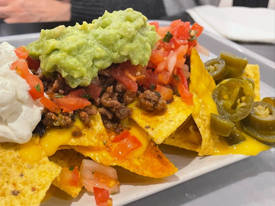 Deewey Plaza Norte 2 — Comida y bebida