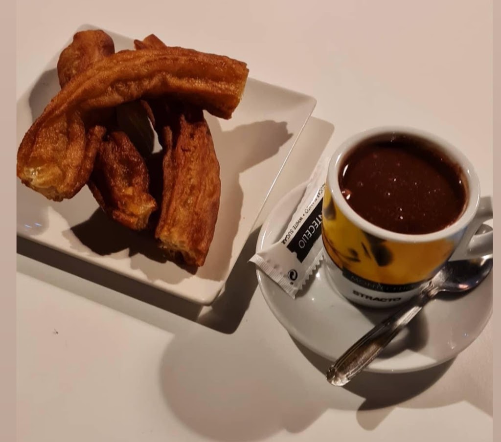 Bar cafeteria Blanco y en botella — Comida y bebida