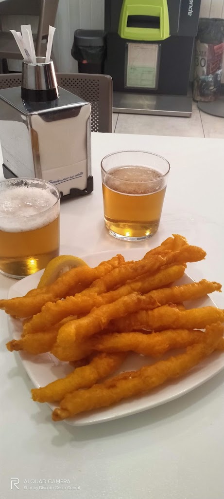 Bar Cafeteria Sheila — Comida y bebida